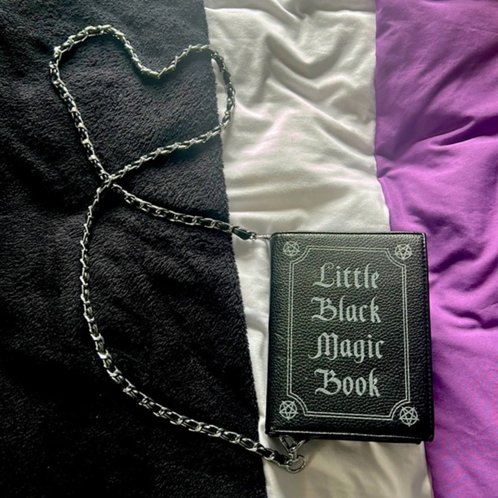 Witches spell book 📚 purse